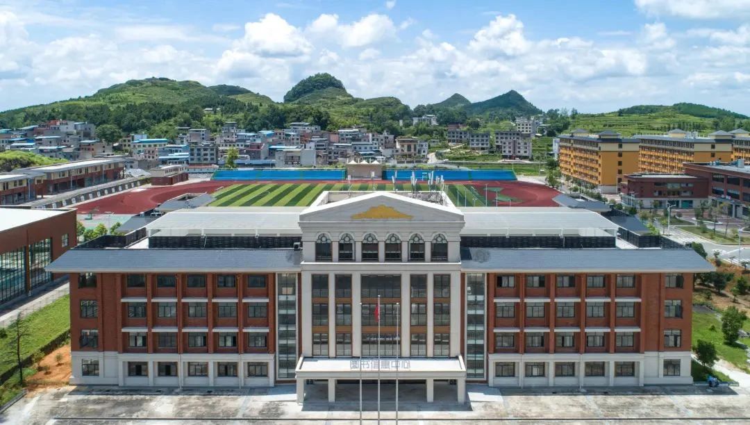 DeepSeek告诉你，，，，，，报读贵州铜仁数据职业学院的10大优势！